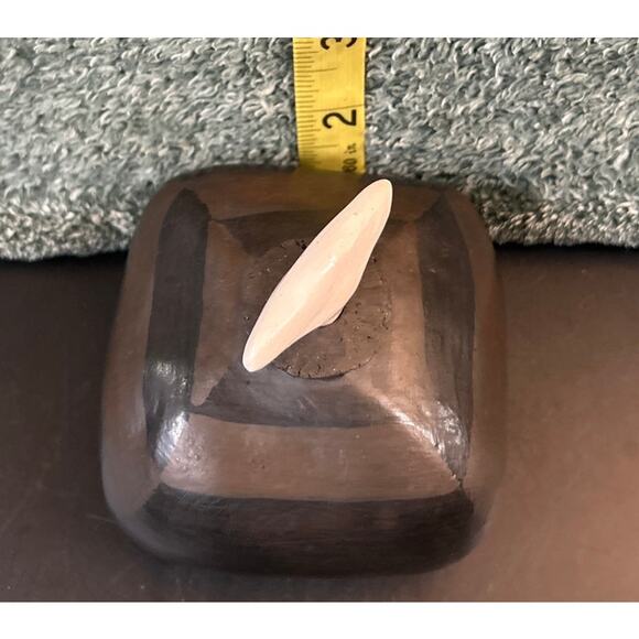 Native American Pottery Art From One of the New Mexico Pueblos - Picture 6 of 13